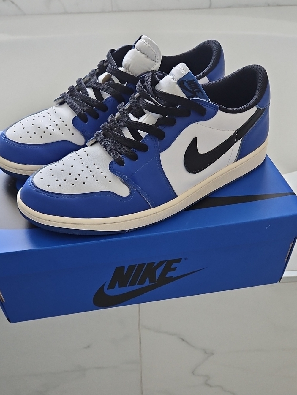 Nike Men’s Low-Top Sneakers - White, Blue & Black